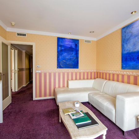 Eurostars Araguaney Hotel Santiago de Compostela Room photo A suite at the hotel