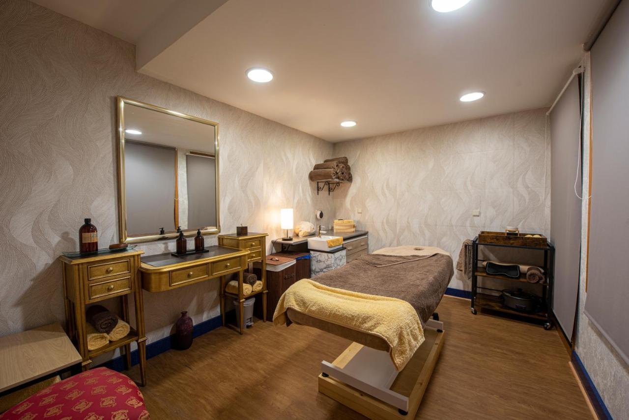 Eurostars Araguaney Hotel Santiago de Compostela Exterior photo A treatment room at a spa