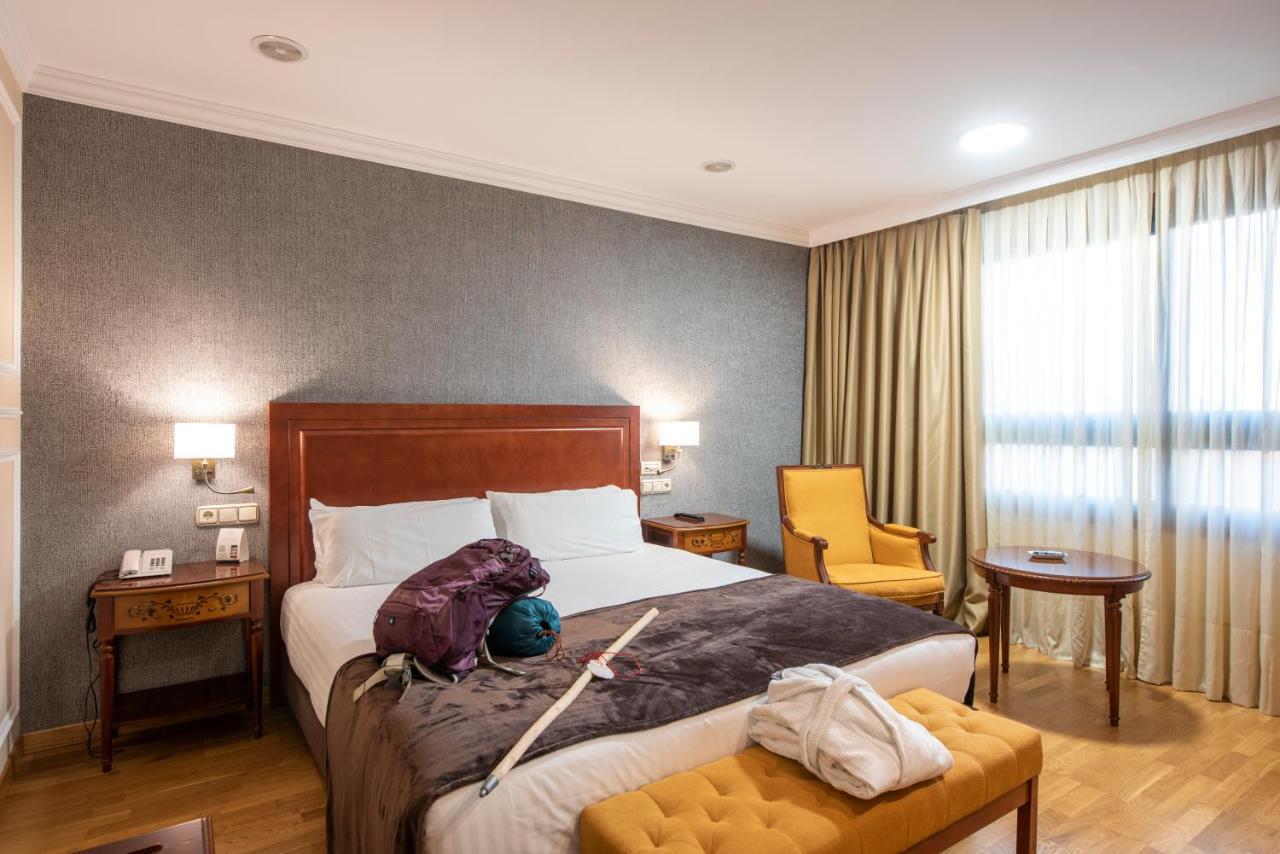 Eurostars Araguaney Hotel Santiago de Compostela Exterior photo A room at the hotel