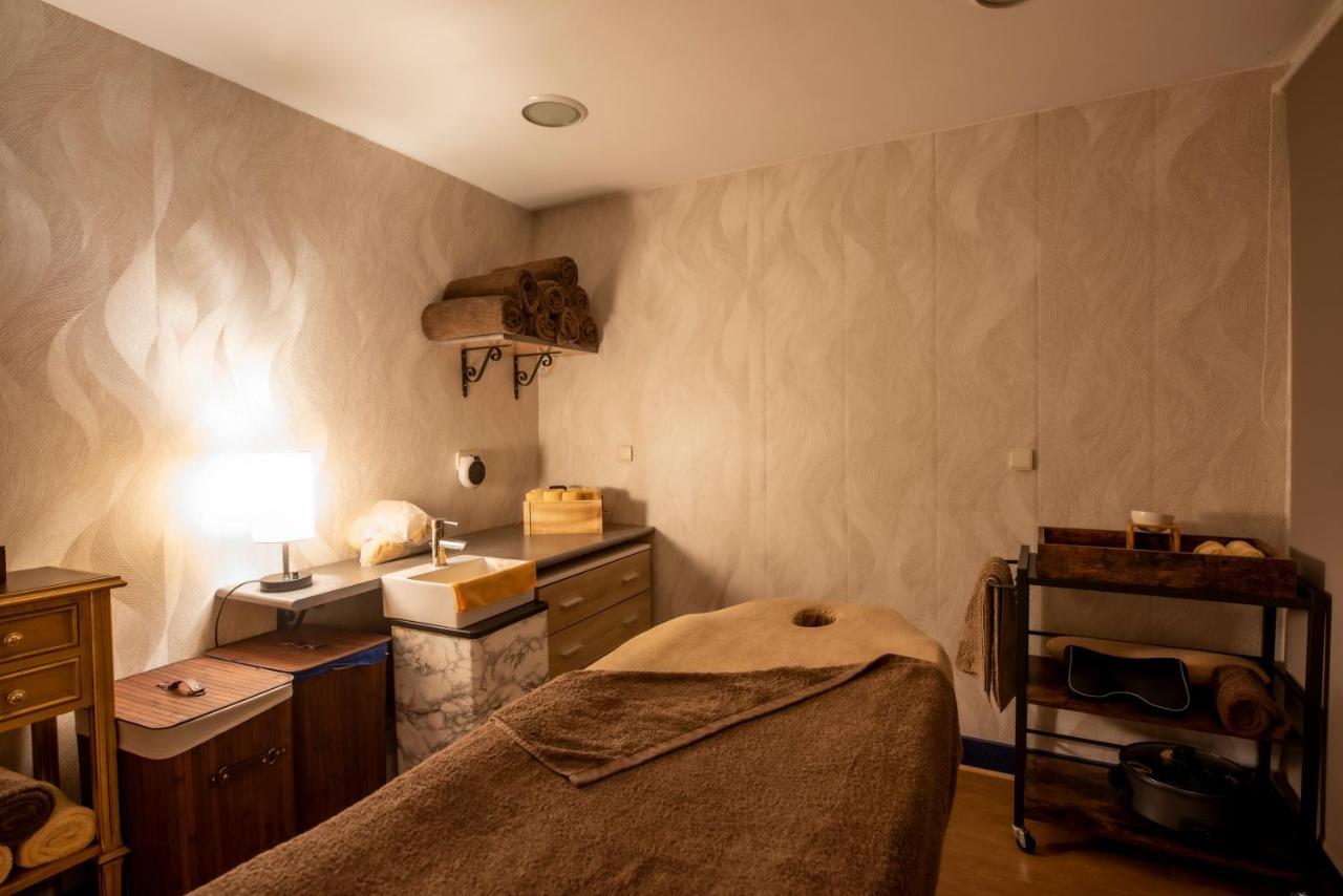Eurostars Araguaney Hotel Santiago de Compostela Exterior photo A treatment room at a spa