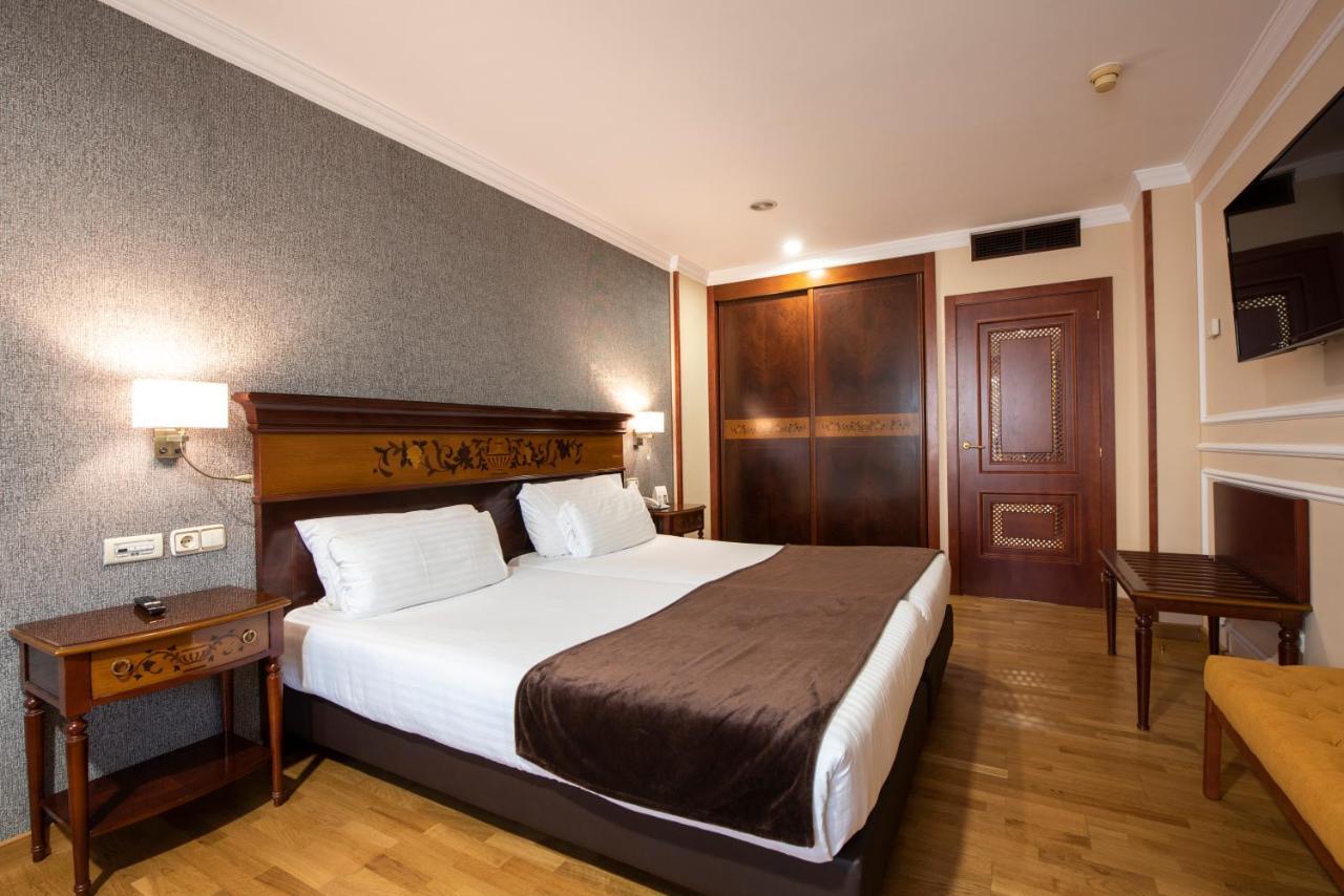 Eurostars Araguaney Hotel Santiago de Compostela Exterior photo A bedroom in a hotel
