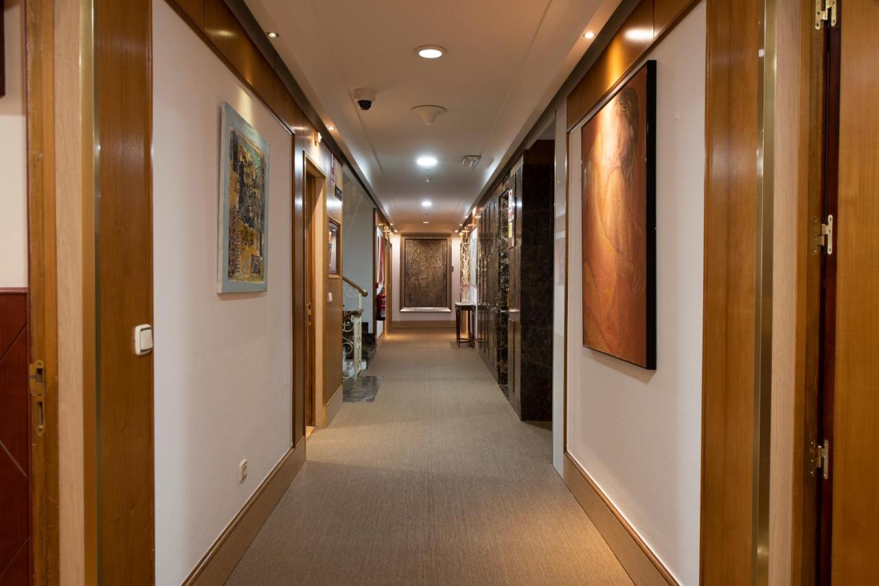 Eurostars Araguaney Hotel Santiago de Compostela Exterior photo A corridor in a hotel