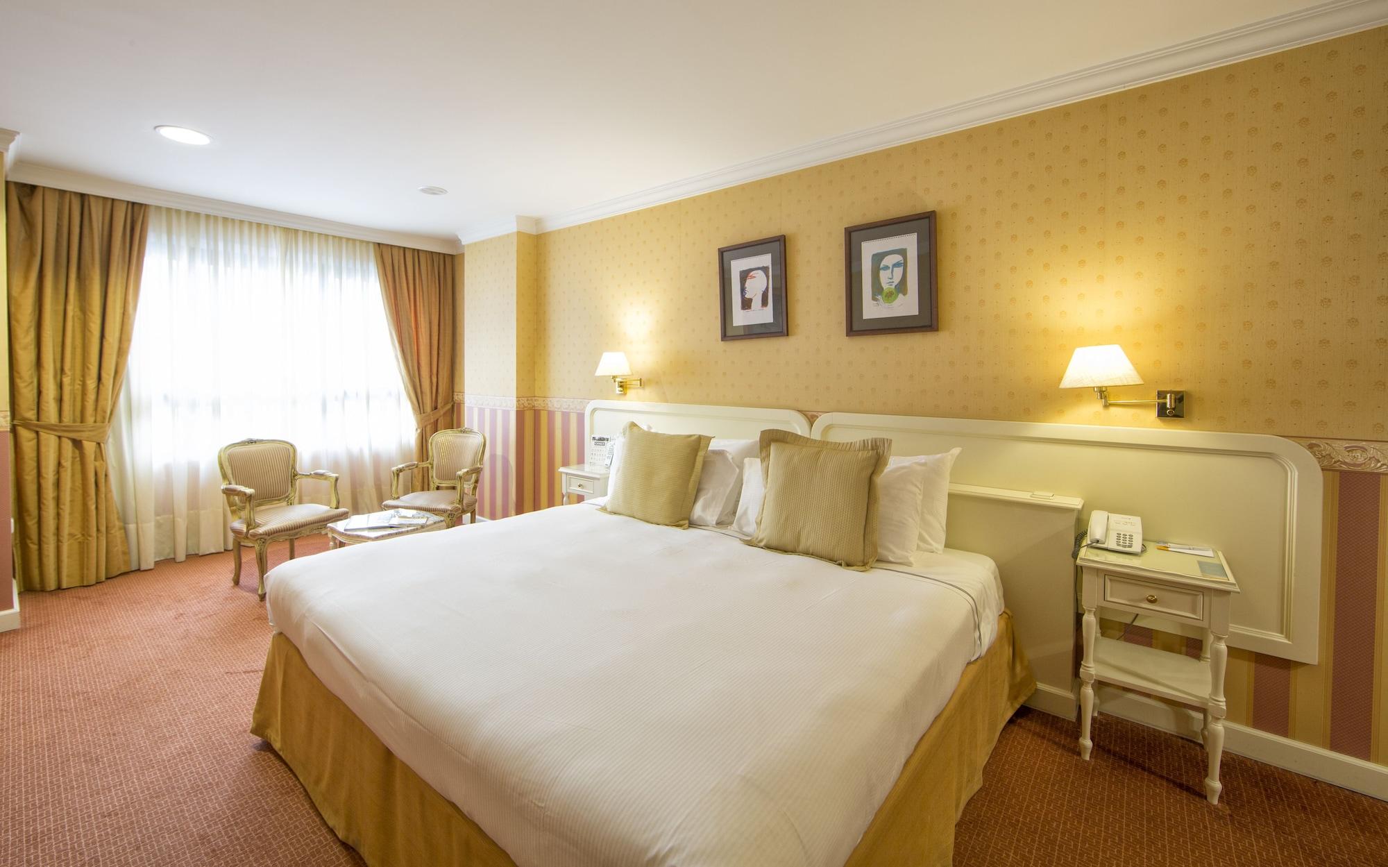 Eurostars Araguaney Hotel Santiago de Compostela Exterior photo A room at the hotel