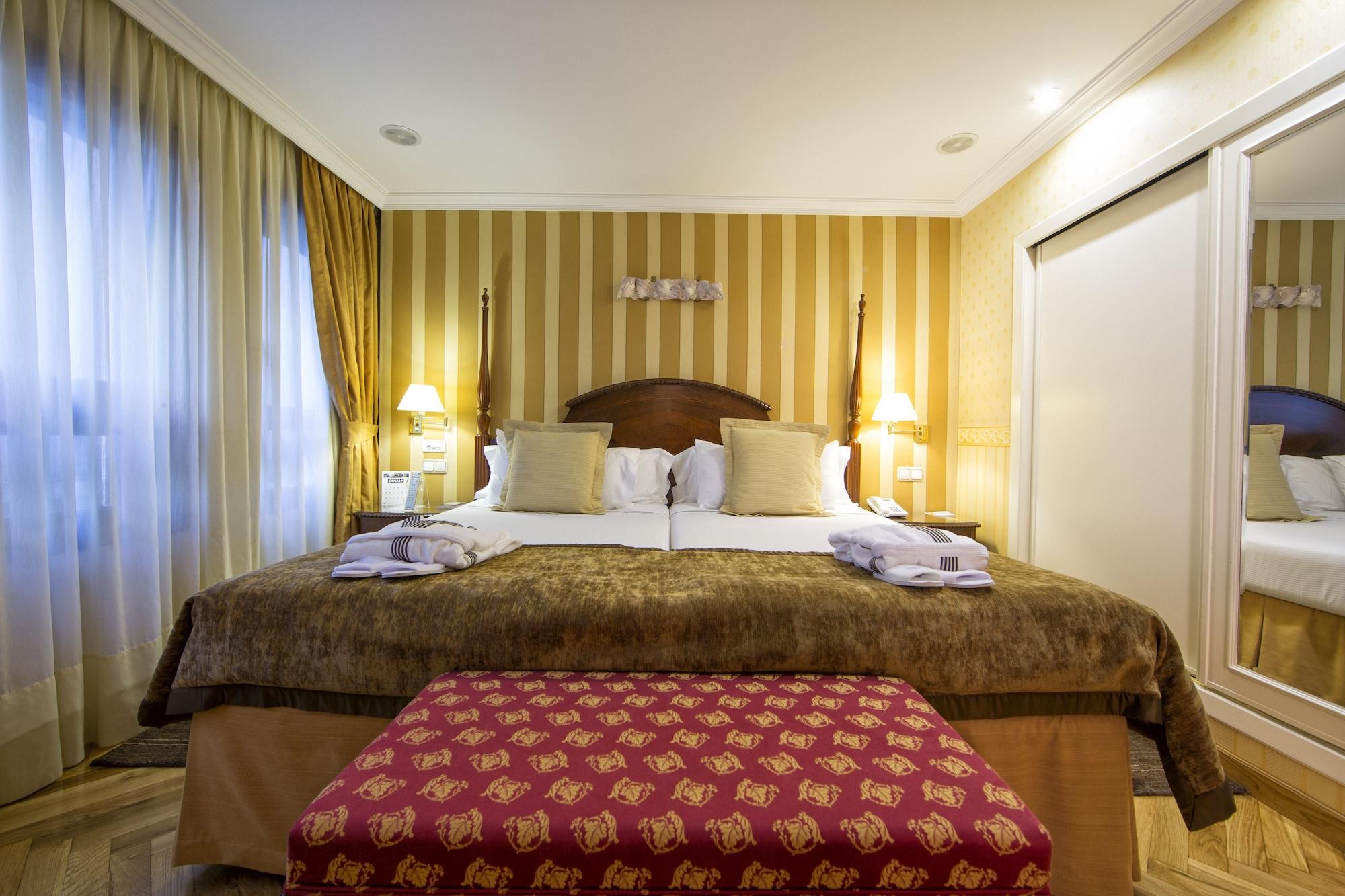 Eurostars Araguaney Hotel Santiago de Compostela Exterior photo A bedroom at the hotel