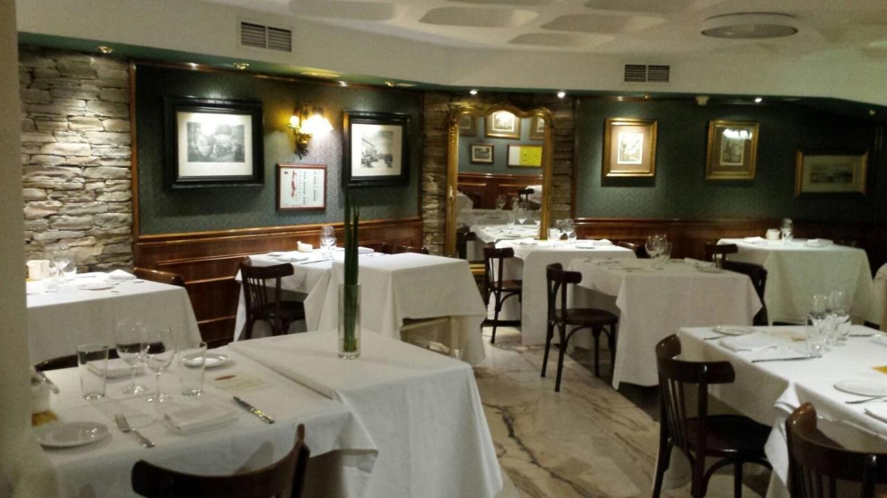 Eurostars Araguaney Hotel Santiago de Compostela Exterior photo Interior of the restaurant